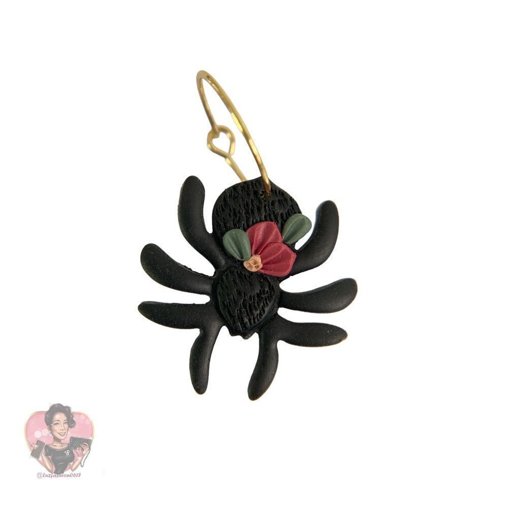 HOLA PETUN SPIDER DANGLE EARRINGS